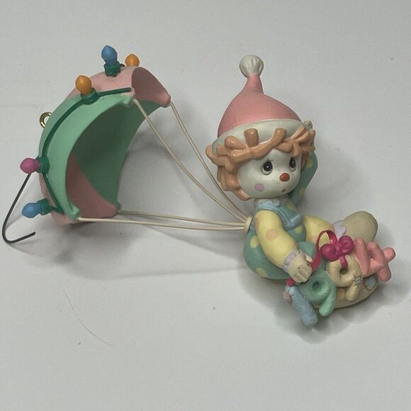 Enesco Precious Moments Ornament Dropping In For The Holidays Clown Parachute - Picture 3 of 10